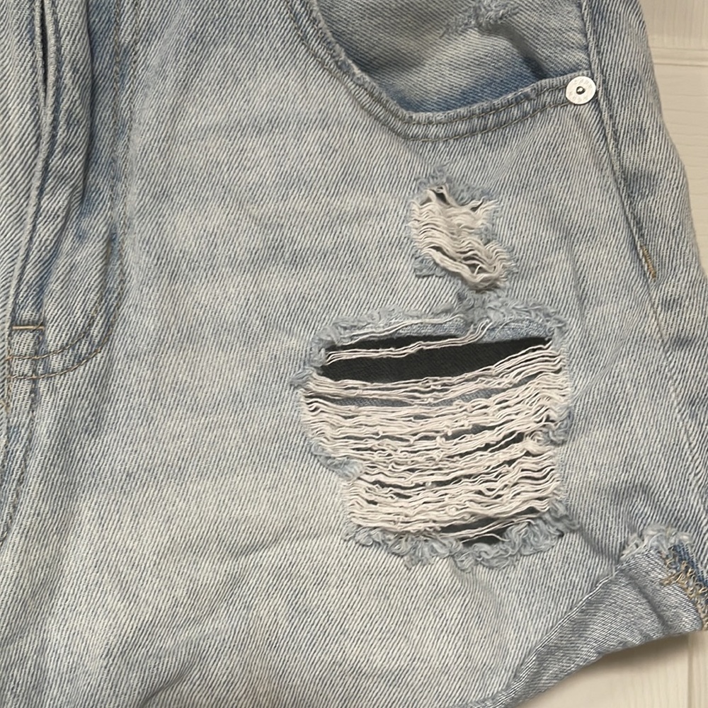 Aeropostale light wash, distressed mom jeans size 8 - Picture 3 of 5